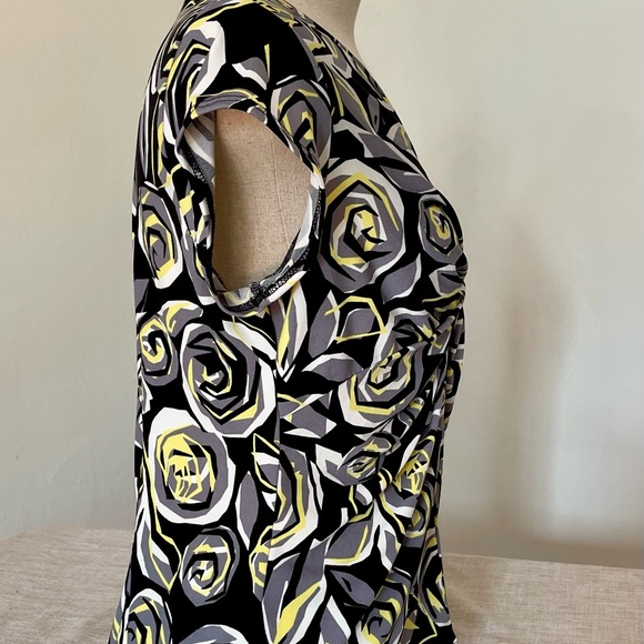 Briggs NY Floral Twist-Front Blouse - Black, Yellow, and Gray Size: PM NWOT - Picture 6 of 12